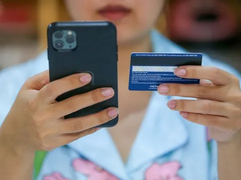 Từ ngày 1/1/2026, người dùng tài khoản ngân hang có thể bị phong tỏa tài khoản nếu không chú ý quy định mới này