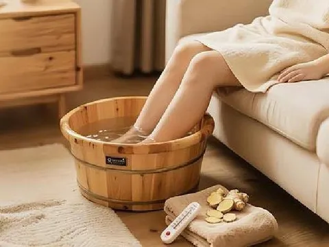 Người phụ nữ qua đời sau khi ngâm chân trước khi ngủ: Thói quen tai hại nhiều người làm theo lại là thủ phạm khiến đột quỵ