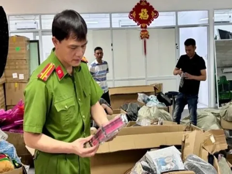 Bất ngờ bên trong kho hàng livestream chứa hơn 3.000 sản phẩm ở Lạng Sơn