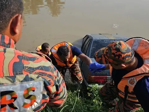 Malaysia: Gia đình 6 người mất tích, đau lòng vị trí thi thể tìm thấy bên trong chiếc ô tô chìm dưới sông
