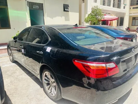 Xe sang Lexus LS460 không giấy tờ đậu tại phường Quy Nhơn ở Gia Lai do ai quản lý?
