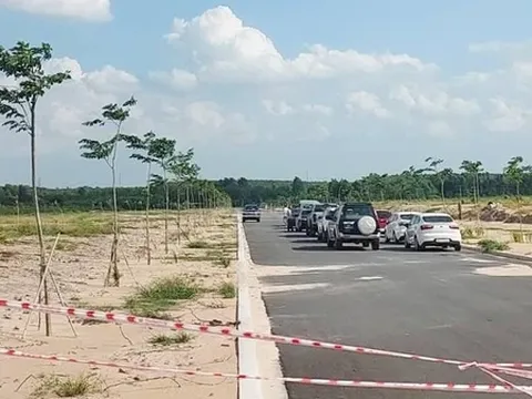 Người mặc áo xe ôm công nghệ nằm úp tử vong với nhiều vết máu trên cơ thể: Hé lộ về người liên quan là 1 thanh niên