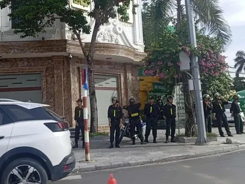 Công an có mặt rất đông tại nhà đại ca giang hồ Ý "Ẻng" ở Thanh Hóa