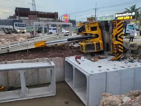 Hình ảnh thương tâm từ hiện trường nam công nhân bị cần cẩu đè tử vong ở Đồng Nai