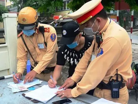 Chú ý: Có thể bị phạt tới 20 triệu đồng nếu sử dụng GPLX thế này, 1 trường hợp nhiều người rất dễ mắc