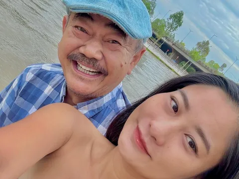 Tiết lộ về người nghệ sĩ Nhân dân U70 được bạn gái kém 36 tuổi cầu hôn tại Huế: Khoảnh khắc trao nhẫn khiến bao người ngưỡng mộ