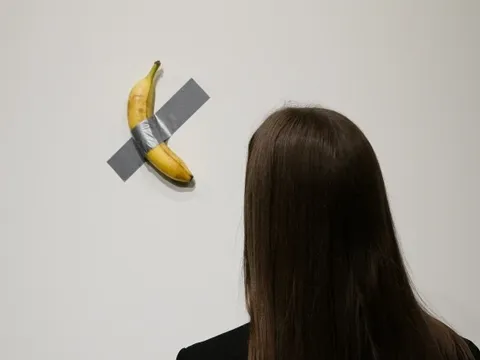 Thông tin bất ngờ về quả chuối nghệ thuật giá 120.000 USD, ai đã ăn mất nó?