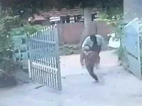 Ông nội báo công an tìm cháu bị 2 người phụ nữ lạ mặt chạy vào nhà bế lên ô tô: Tiết lộ bất ngờ về người bế đứa trẻ