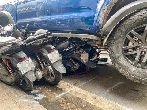 Lời khai của tài xế ô tô bán tải tông hàng loạt xe máy ở Hà Nội: Vừa nhận chìa khóa xe từ chủ cũ, nổ máy thì tai ương ập đến