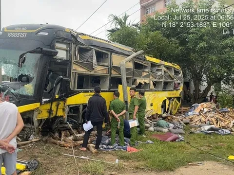 Nhiều nạn nhân và cả nhân chứng kể về khoảnh khắc kinh hoàng khi xe khách lật làm 10 người tử vong: Nước mắt rơi khi không biết vợ giờ thế nào