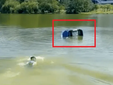 Mẹ chở con gái trên ô tô lao xuống hồ nước, nhân chứng bơi tới thấy điều đau xót