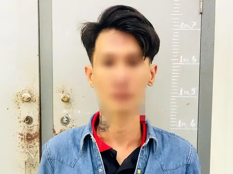 Lộ clip 6 phút 34 giây trong điện thoại của tình trẻ quay cảnh quan hệ, bạn gái hơn tuổi ngậm ngùi chi 30 triệu đồng "xử lý gấp"