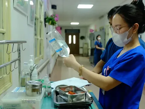 Tin vui: Bộ Y tế đề xuất tăng lương khởi điểm cho bác sĩ, cụ thể thế nào?