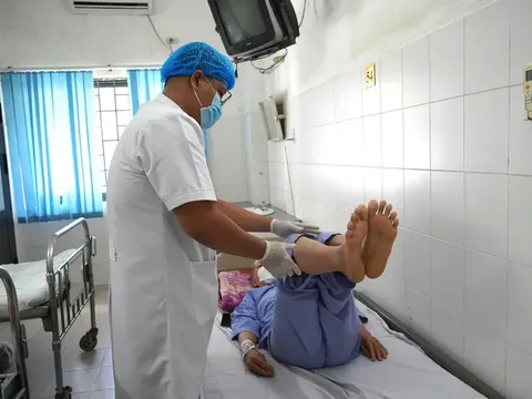 Người phụ nữ bị đạn bắn vào đầu khi đang làm vườn