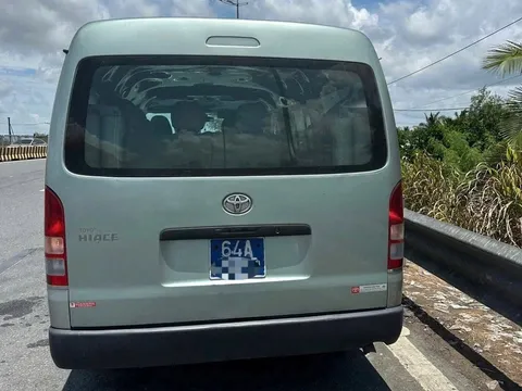 Xe biển xanh bị xử phạt sau cuộc gọi của người dân tới Cục trưởng Cục Cảnh sát giao thông