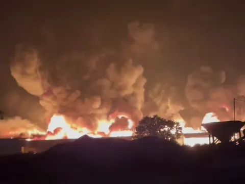 Cháy dữ dội công ty sản xuất nến ở Tây Ninh, thiệt hại thế nào?