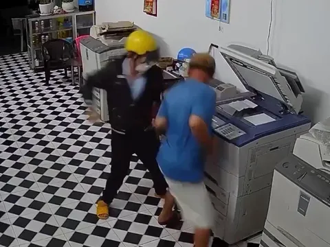 Camera trích xuất cận cảnh nam thanh niên rút dao đâm chủ tiệm photocopy ở Gia Lai: Tiết lộ sốc về nghi phạm