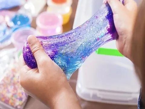 Bé trai phù mạch sau 30 phút chơi slime: Tiết lộ gây sốc về "chất nhờn ma quái"
