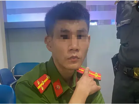 Đối tượng mặc quân phục công an với quân hàm thượng úy chạy xe máy vào sân bay Đà Nẵng có mục đích gì?