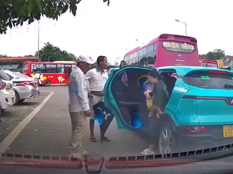 Nam tài xế vụ nhóm người chặn taxi đuổi khách tiết lộ chi tiết sự tình xảy ra vụ việc