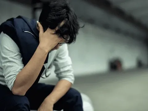 Tai nạn giao thông nằm viện dài ngày, chồng cay đắng phát hiện vợ đã bán hết tài sản và bỏ đi cùng người tình trẻ