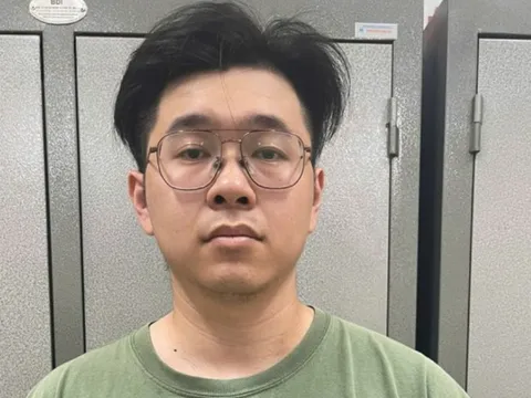 Người đàn ông xăm trổ đánh phụ nữ trước mặt trẻ em tại hành lang chung cư một cách thô bạo: Hình phạt nào thực sự đủ sức răn đe?