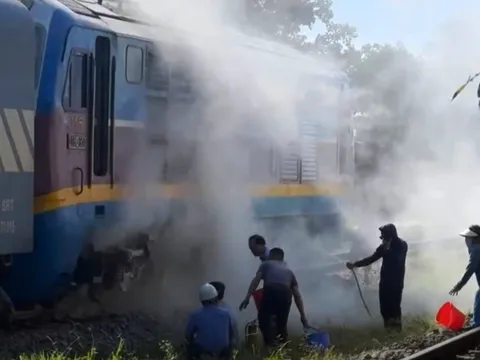 Đầu máy tàu hỏa SE4 bất ngờ bốc cháy khi qua địa phận TP Huế: Hé lộ nguyên nhân