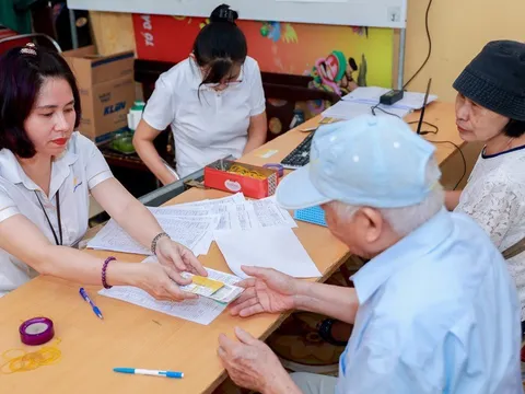 Chính phủ chính thức không chi trả 500.000 đồng/tháng tiền trợ cấp hưu trí xã hội hằng tháng nếu không đáp ứng được điều kiện gì tại Nghị định 176?