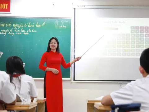 Chi tiết 5 bảng lương giáo viên tiểu học dự kiến áp dụng 2026 theo Dự thảo Nghị định về chính sách tiền lương, chế độ phụ cấp, chính sách hỗ trợ, thu hút đối với nhà giáo quy định hệ số lương và hệ số lương đặc thù ra sao?