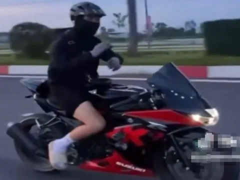 Danh tính nam thanh niên đi dép lê, mặc quần đùi, buông hai tay "múa quạt" khi lái Suzuki GSX 150R