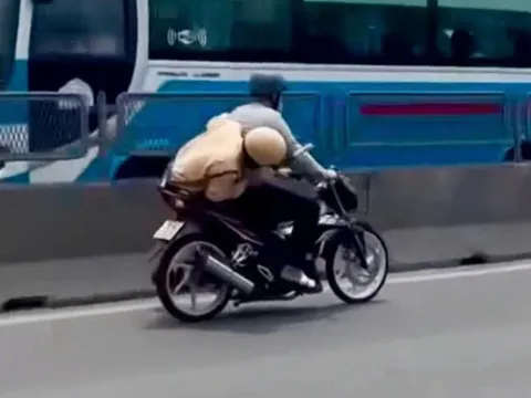 Vì sao người chạy xe có "CSGT bám trên yên" được ghi nhận nhiều tình tiết giảm nhẹ?