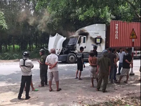 Vụ người đàn ông truy sát đôi nam nữ rồi cố thủ trong cabin xe container, tự thiêu: Có thêm tình tiết mới đáng buồn, hé lộ nguồn cơn