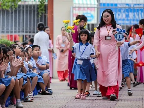 Chi tiết Bảng lương giáo viên năm 2026 được xếp cao nhất trong hệ thống thang bậc lương hành chính sự nghiệp thì Bảng lương Giáo viên THPT, Giáo viên THCS, Tiểu học và GVMN dự kiến như thế nào?