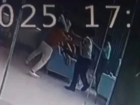 Danh tính 2 vợ chồng trẻ hành hung người phụ nữ 60 tuổi trước mặt nhiều người tại sảnh chung cư ở TP.HCM: Cammera tiết lộ điều gây phẫn nộ