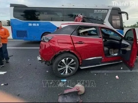 Hé lộ nguyên nhân ban đầu khiến ô tô con bị vò nát sau tai nạn kinh hoàng trên cao tốc Hà Nội - Hải Phòng