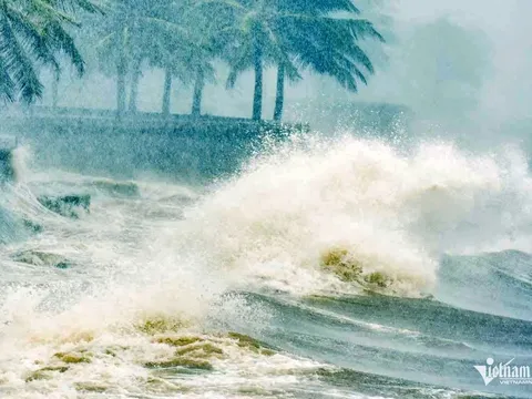 Cơn bão số 5 dị thường đến mức nào và mưa lớn tập trung ở 3 tỉnh cụ thể ra sao?