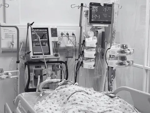 Người cha nghi tưới xăng đốt vợ cũ và 2 con nhỏ đã tử vong tại bệnh viện