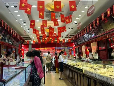Giá vàng neo cao chưa từng có, lập kỷ lục cao nhất 14 năm qua