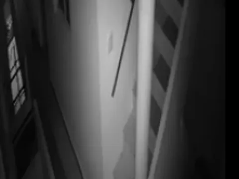 Clip: Cận cảnh khoảnh khắc rùng mình khi gã đàn ông lẻn vào phòng sàm sỡ cô gái trẻ lúc rạng sáng