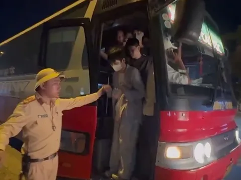 Xe khách chạy tuyến Hà Nội - Hải Phòng chở 82/46 người, tài xế không có bằng lái và cái kết đắng