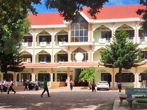 Một nữ hiệu trưởng bị kỷ luật cảnh cáo do vi phạm trong thực hiện chức trách, nhiệm vụ