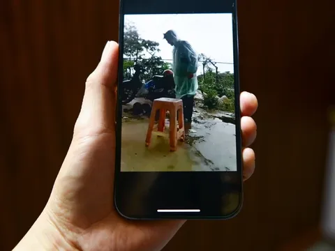 Người cha chửi bới, đá mạnh vào người bé trai 2 tuổi dọa ném xuống đất có thể đối diện hình phạt nào?