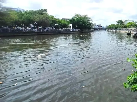 Phát hiện thi thể người đàn ông trôi trên sông Cà Mau: Trên người nạn nhân có gì?