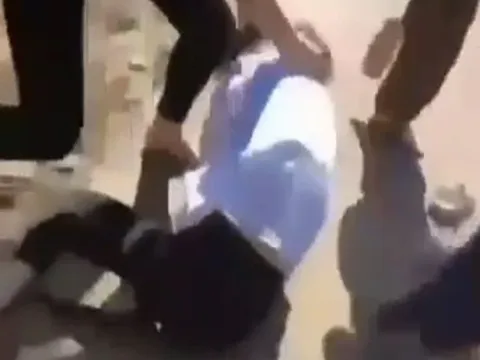 Vụ nữ sinh bị đánh hội đồng trong ngày khai giảng: Hành động đáng xấu hổ của cả nhóm bạn