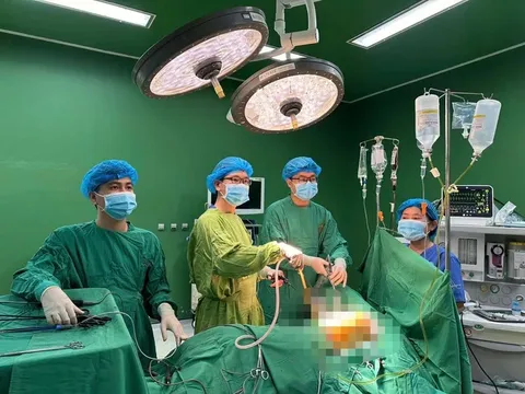Gia Lai: Nam sinh trường THCS Ngô Quyền bị bạn đâm thấu ngực ngay tại trường - là hàng xóm, mâu thuẫn từ nhà