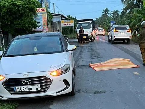 Người đàn ông lao vào xe tải tử vong sau khi dùng búa đánh vào đầu 1 phụ nữ: Hé lộ 1 chi tiết rất đau lòng