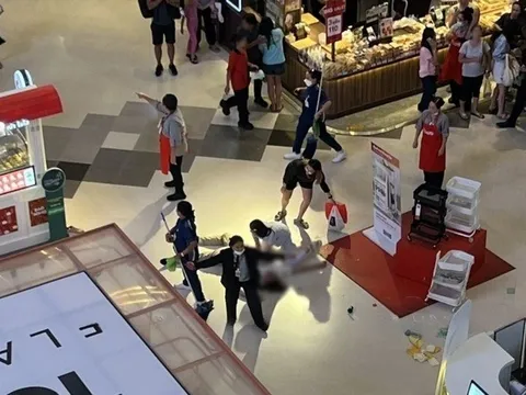 Nam thanh niên nhảy từ tầng 4 của trung tâm thương mại xuống đất, chấn thương nghiêm trọng: Hé lộ hành động quay lén dưới váy phụ nữ ít phút trước