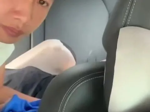 Khoảnh khắc chào đời đặc biệt của bé trai 3,5kg: Bố đỡ đẻ cho mẹ ngay trên xe taxi chỉ trong 10 phút vì tắc đường