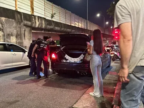 Được bạn trai cầu hôn cùng chiếc Mercedes-Benz, nhưng cảnh sát lại có thông báo khiến cô gái ngã ngửa