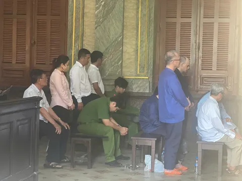 Nhóm nhân viên ngân hàng 'tiếp tay' doanh nghiệp chiếm đoạt hàng trăm tỷ đồng như thế nào?